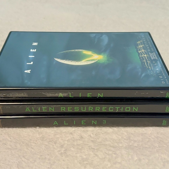 Alien Trilogy DVD Lot of 3 Resurrection Alien 3 Sigourney Weaver - Picture 2 of 2